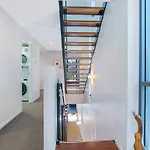 The Sun Catcher - A Trendy South Townhouse Holiday home