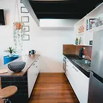 Apartment Trendy Industrial-style Loft In Fortitude Valley *
