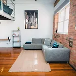 Trendy Industrial-style Loft In Fortitude Valley *