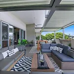 Top Of Taringa Penthouse With Sweeping Views