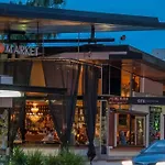 The Lounge! 2 Bed/1 Bath/1 Car ~ New Farm