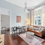 The Lounge! 2 Bed/1 Bath/1 Car ~ New Farm Apartment Brisbane
