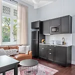 The Lounge! 2 Bed/1 Bath/1 Car ~ New Farm * Brisbane