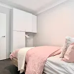 New! Long Stay Welcome. 2 Bedroom Boutique Home