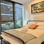 Two Bedroom Apartment In South Brisbane