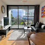 Two Bedroom Apartment In South Brisbane