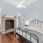 The Fireplace! 1 Bed/1 Bath/1 Car ~ New Farm