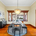 Toowong - Stunning Sweet 3Br Family House