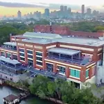 Stylish 1 Bedroom Apartment ~ New Farm