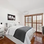 Hidden In New Farm ~ 1 Bed/1 Bath /1 Car/views! Apartment Brisbane