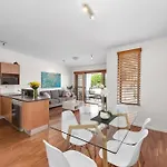 Hidden In New Farm ~ 1 Bed/1 Bath /1 Car/views!