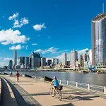 South Bank Sensational! ~ 1bed,1bath,1car,balcony Apartment *