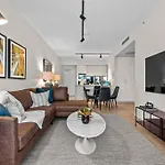 South Bank Sensational! ~ 1bed,1bath,1car,balcony Apartment