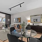 Apartment South Bank Sensational! ~ 1bed,1bath,1car,balcony *