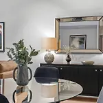 South Bank Sensational! ~ 1bed,1bath,1car,balcony Apartment *