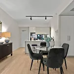 South Bank Sensational! ~ 1bed,1bath,1car,balcony Apartment Brisbane