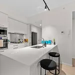 South Bank Sensational! ~ 1bed,1bath,1car,balcony Apartment *