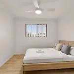 Kozyguru / Mt Gravatt East / 3 Bed House Qmg030