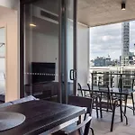 Inner-City 1 Bedroom Apartment Parking And Pool