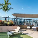 Inner-City 1 Bedroom Apartment Parking And Pool