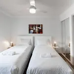 Oasis Metro Retreat 2B1B W Parking Walk To Qut