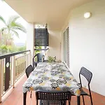 Oasis Metro Retreat 2B1B W Parking Walk To Qut