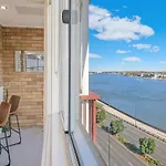 The Hillside At Hamilton - A Fresh Riverfront Abode