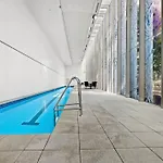 Luxury City Center King Bed Apartment And Study