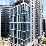 Luxury City Center King Bed Apartment And Study