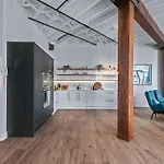 Luxurious Woolstore Living! ~Teneriffe