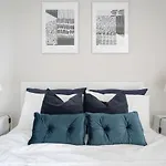 Stunning 1Bd Haven With Panoramic City Views
