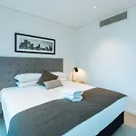 Central 1 Bedroom Cbd With Wifi Pool Gym