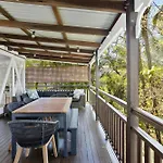 Tranquil 2-Bed Family Home With Deck Among Trees