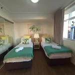 Luxury Oasis Apartment *