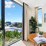 Stunning 1-Bed By Victoria Park With Pool & Gym