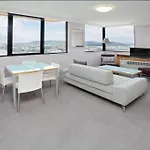 Firework Riverview Cbd 1br W/ Parking, A Gem! *