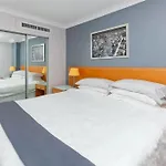 Firework Riverview Cbd 1br W/ Parking, A Gem! *