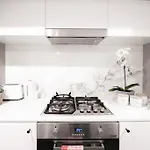 Urban Elegance 2B2B W Parking, Pool South Brisbane