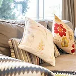 Cozy 1B1B River View Apt W Parking Near Uq