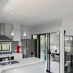 Quite 2B2B Family Home W Free Parking, Bbq