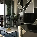 River View Apartment In Brisbane With Parking