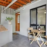 Close To Suncorp Stadium: 1 Bed And Parking!
