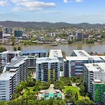 3-Bed Luxurious Retreat By Brisbane River & Cbd