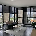 Story Bridge Views Of Cbd & Free Parking