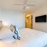 2 Bedrooms 2 Bathrooms Apartment W Parking & Pool