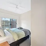 Contemporary Comfy ~ 2bed/2bath/1car ~ Hawthorne *