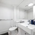 Contemporary Comfy ~ 2bed/2bath/1car ~ Hawthorne Brisbane