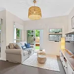 Contemporary Comfy ~ 2bed/2bath/1car ~ Hawthorne
