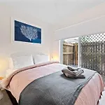 Contemporary Comfy ~ 2bed/2bath/1car ~ Hawthorne Apartment *