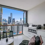 Sunny 1b In Heart Of South Bris By Custom Hosting Apartment *